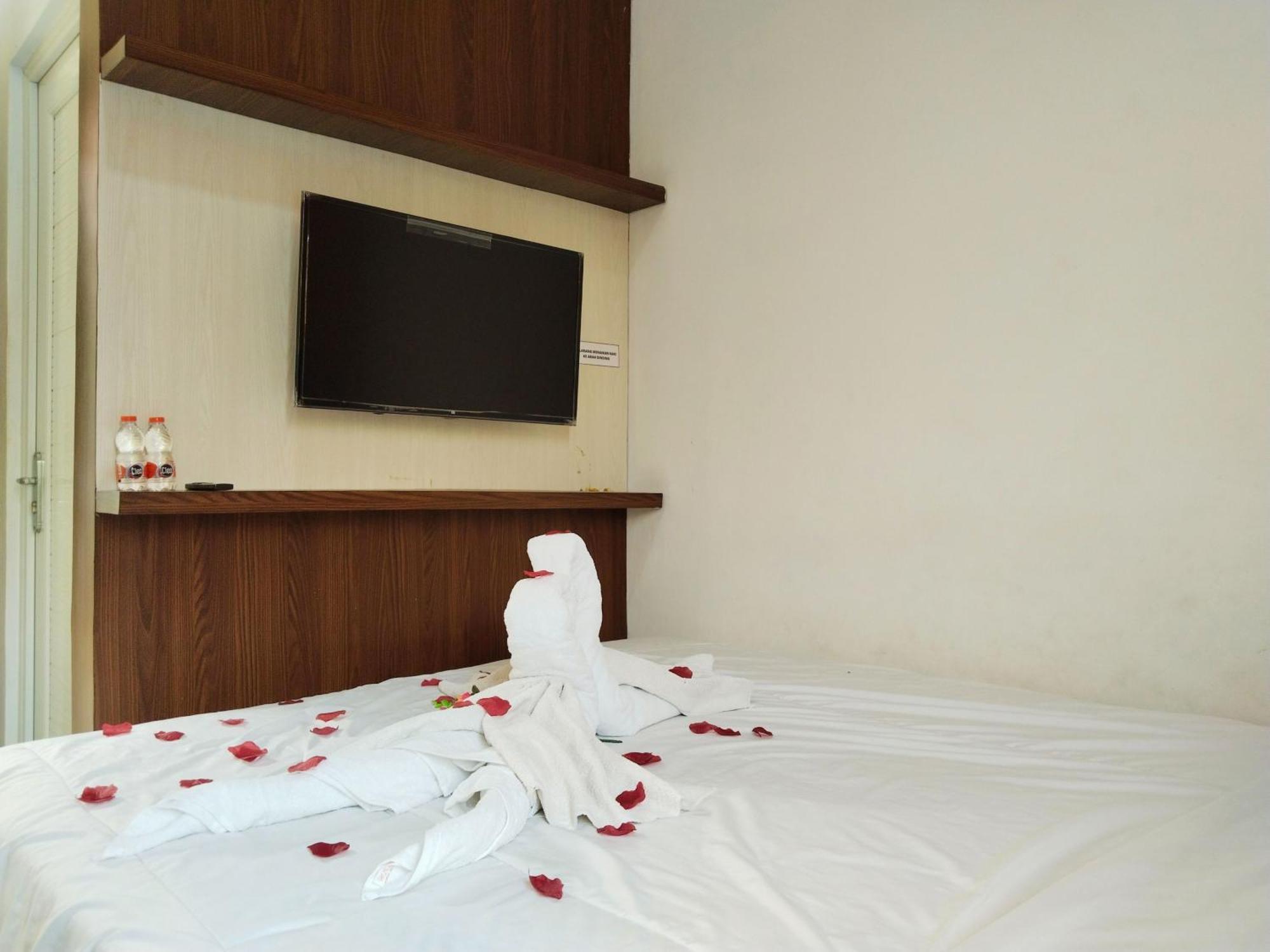 Hotel Dejati House Bekasi Exterior foto