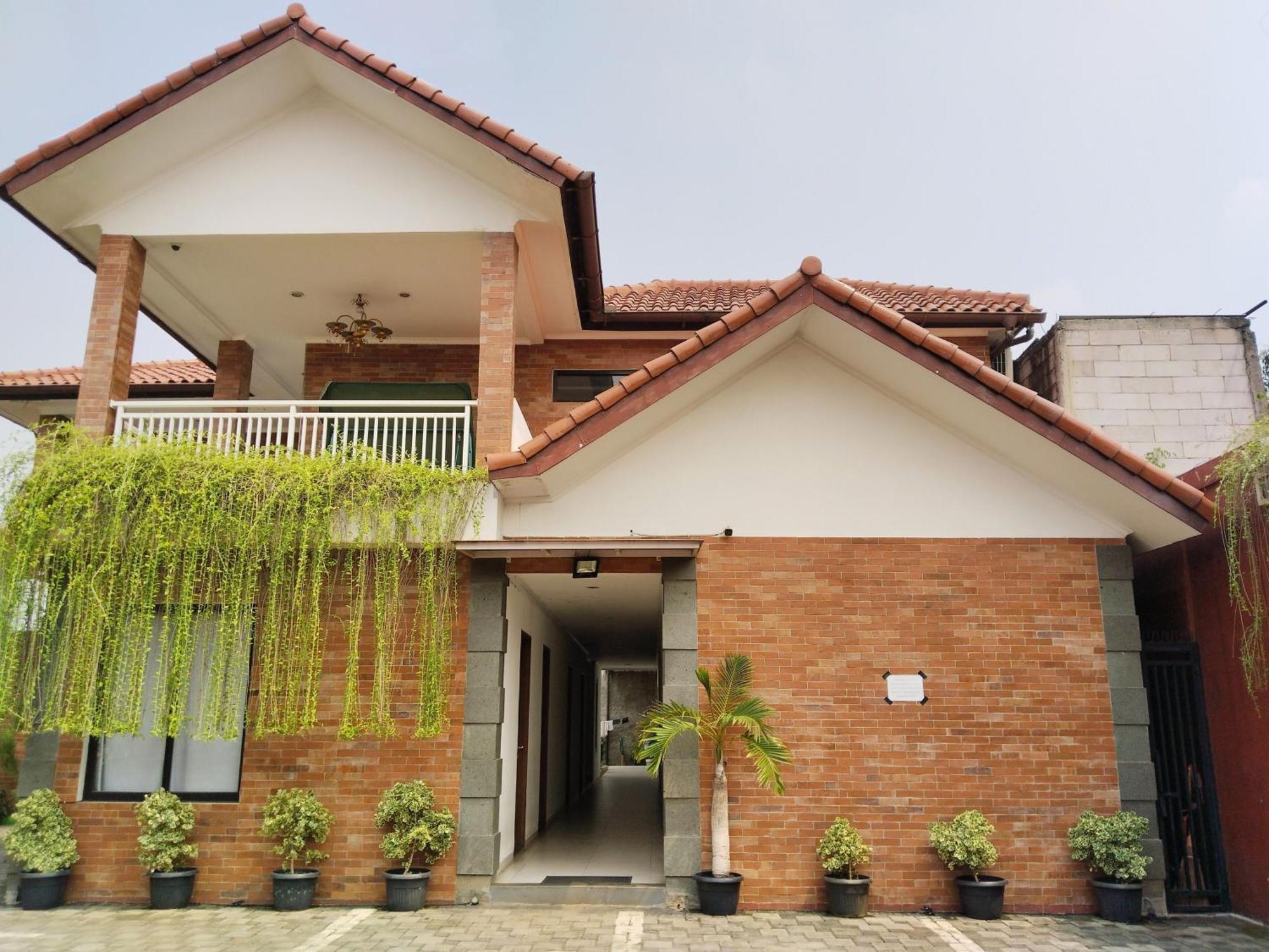 Hotel Dejati House Bekasi Exterior foto