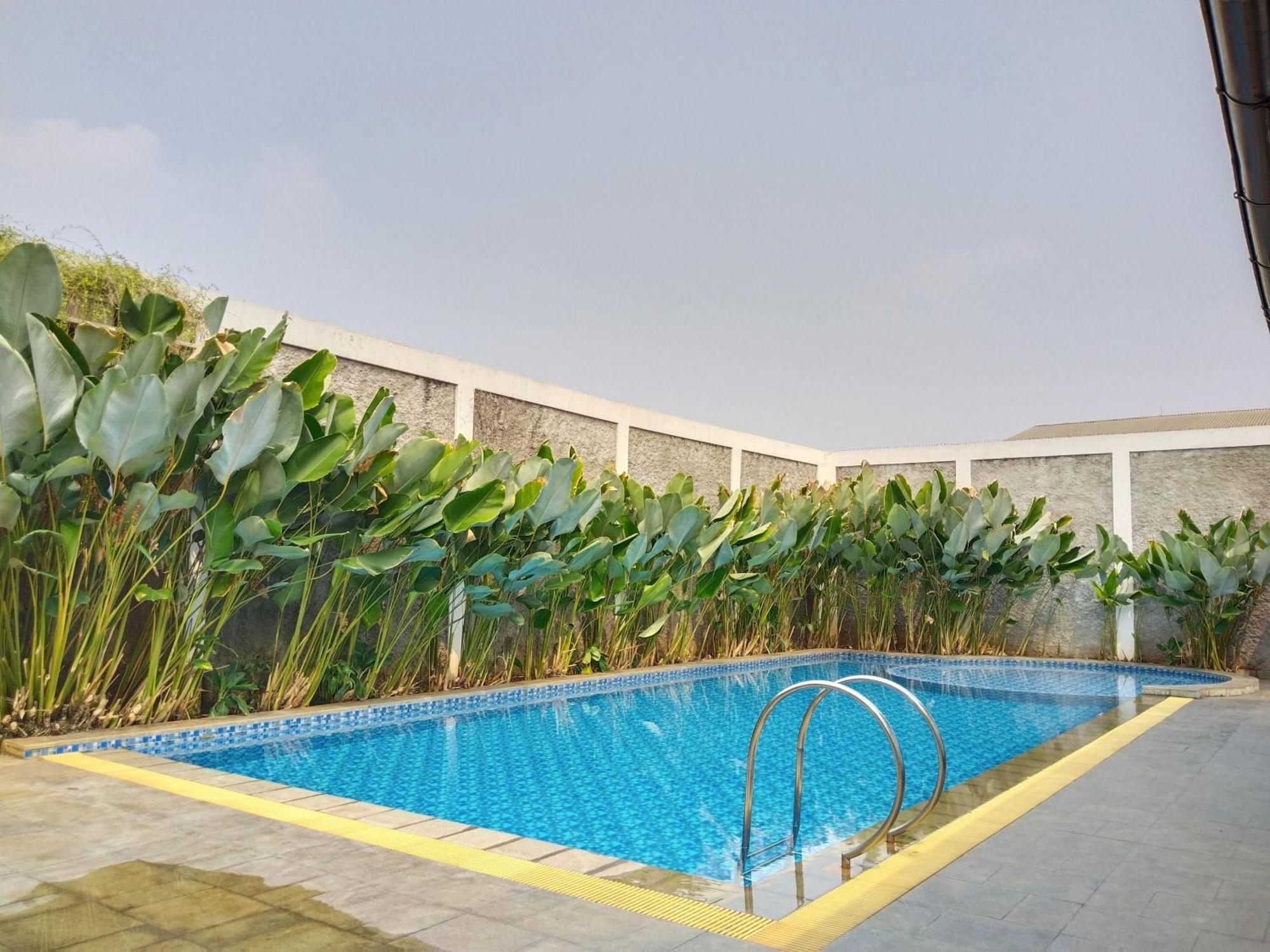 Hotel Dejati House Bekasi Exterior foto