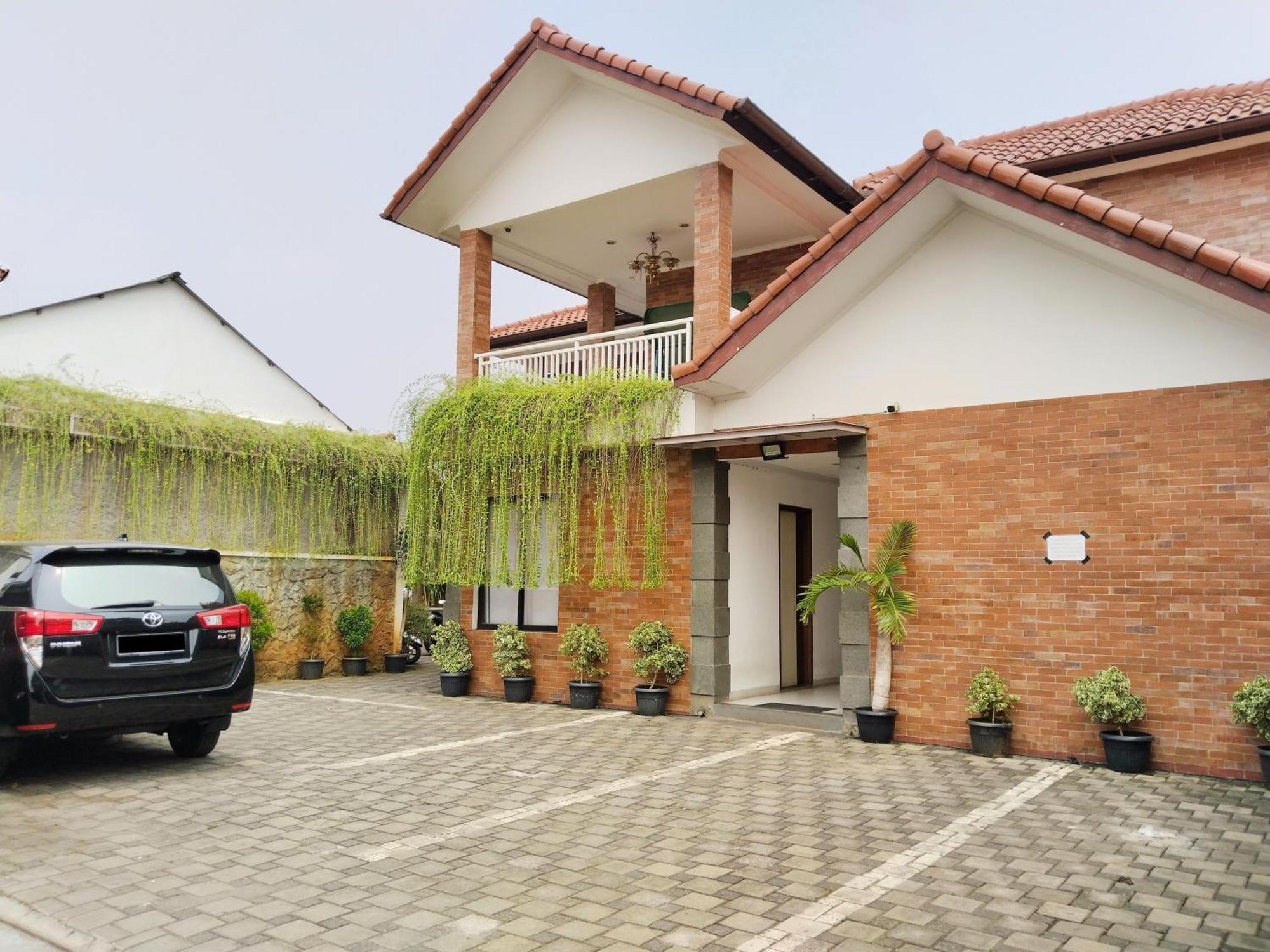Hotel Dejati House Bekasi Exterior foto